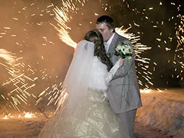 Фейерверк шоу на свадьбу — Вельск Организуем пиротехническое шоу на свадьбу. Проведение свадебных фейерверков - выполним работу качественно, безопасно, недорого. Имеется лицензия на организацию пиротехнического шоу.&nbsp;Предоставьте все хлопоты по организации свадебного фейерверка профессионалам — Вельск! организация и проведение фейерверк шоу от магазина пиротехники   — Вельск