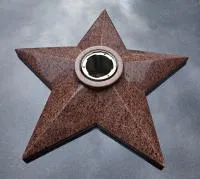 Звезда красный гранит ø 800 мм. (518226) поставка комплект горелка ГВД 379 10 89 00 ПС вечный огонь монолит - массив  в Вельске