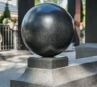 Декоративный шар из черного гранита (518209) сертификат - сфера арт-объект ø 500 мм. монолит массив  в Вельске