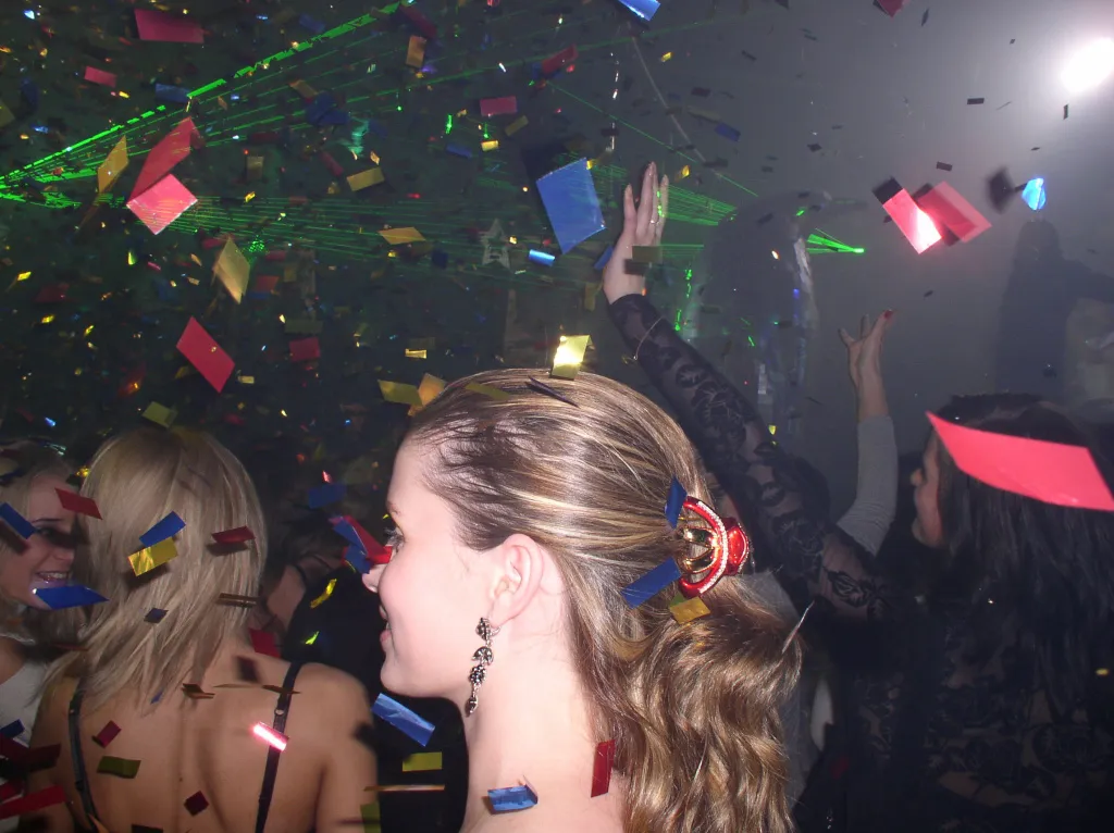 Купить конфетти хлопушки оптом недорого — Вельск Купить конфетти хлопушки оптом недорого — Вельск